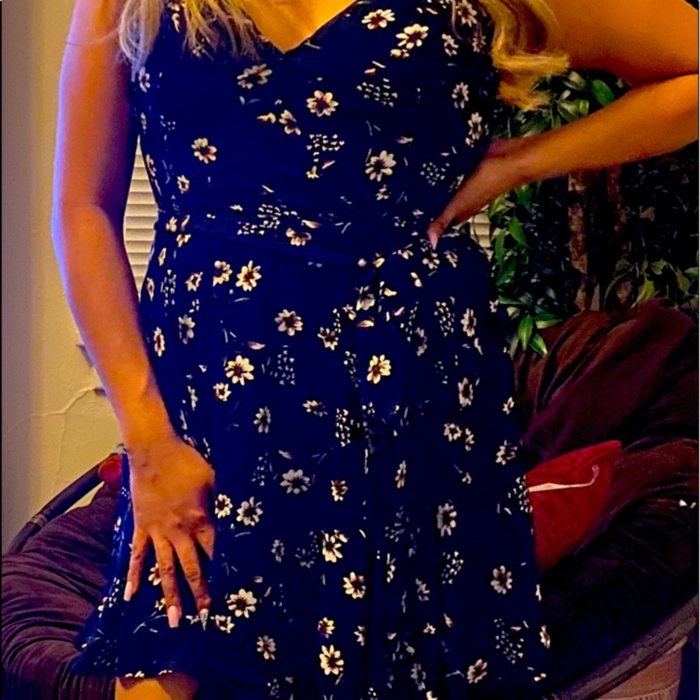 Black floral dress. Size large.